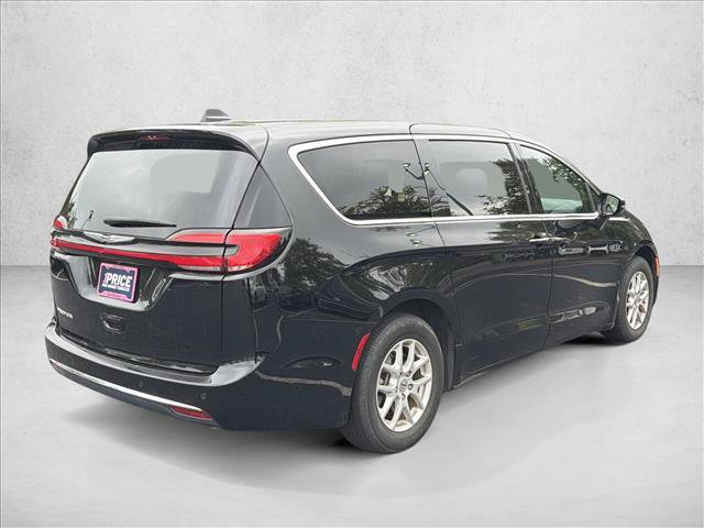 Used 2025 Chrysler Pacifica Select FWD image 5