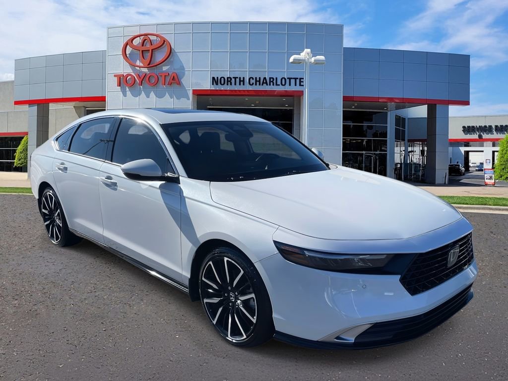 Used 2024 Honda Accord Touring image 3