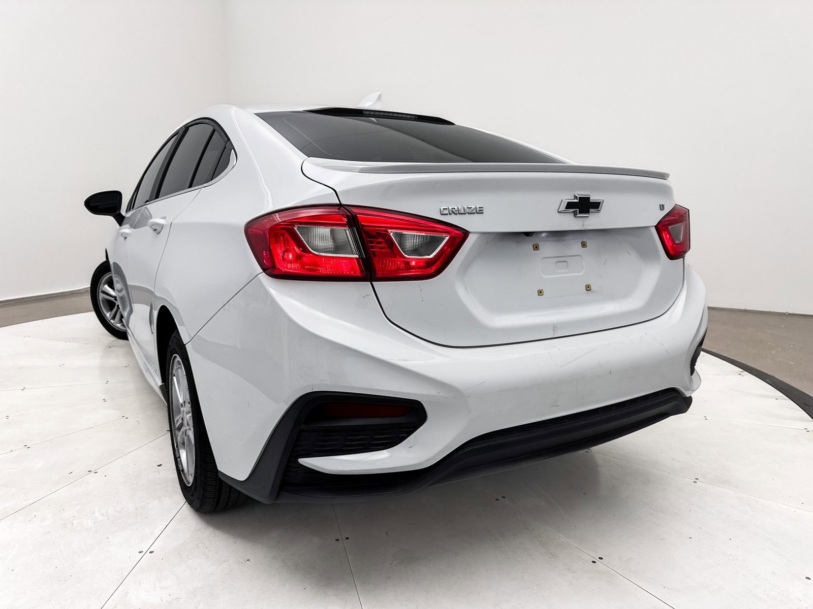 Used 2018 Chevrolet Cruze LT w/ RS Package image 7