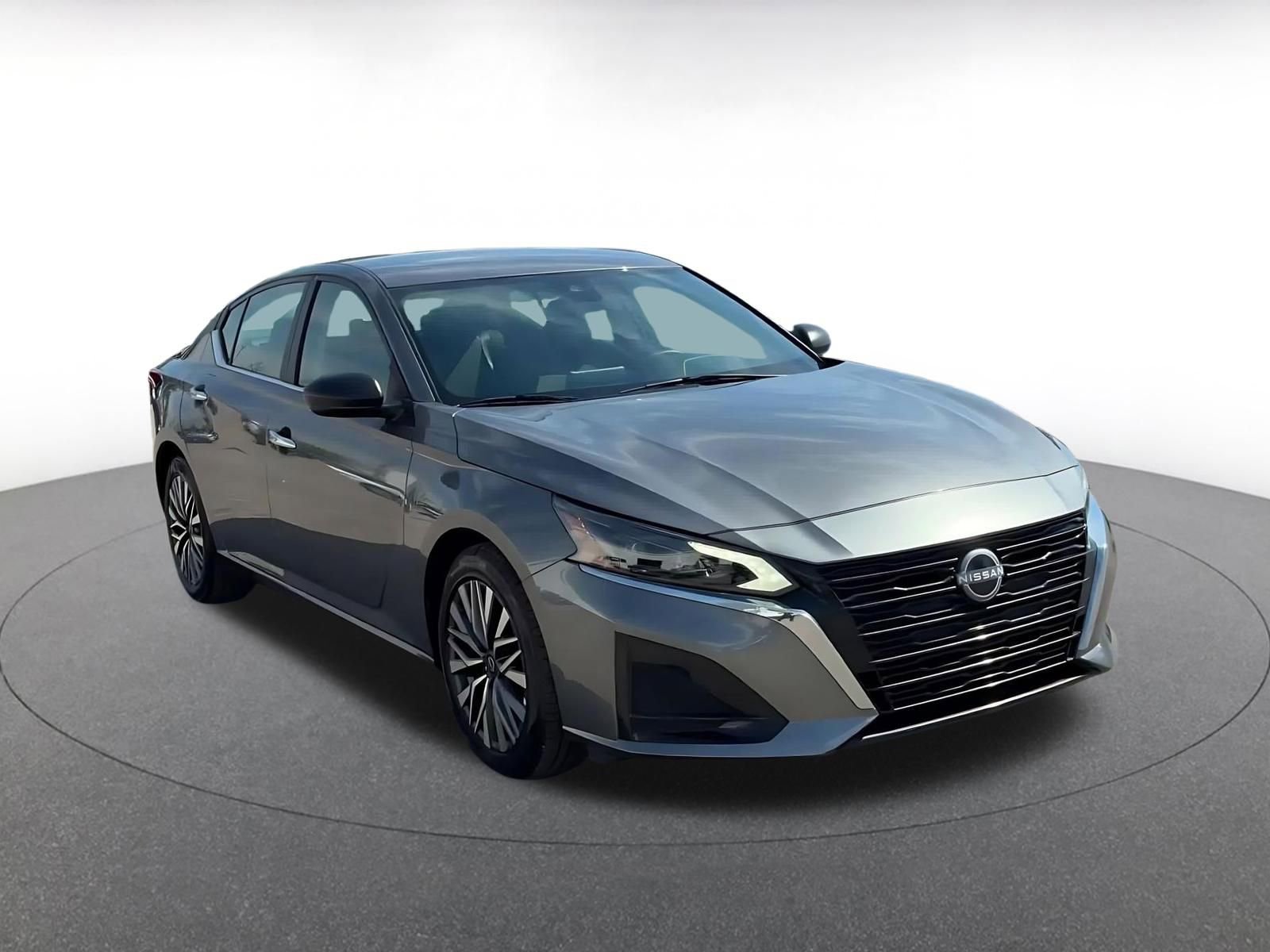 Used 2025 Nissan Altima 2.5 SV FWD image 3