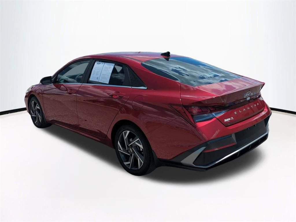 Certified 2025 Hyundai Elantra SEL FWD image 7