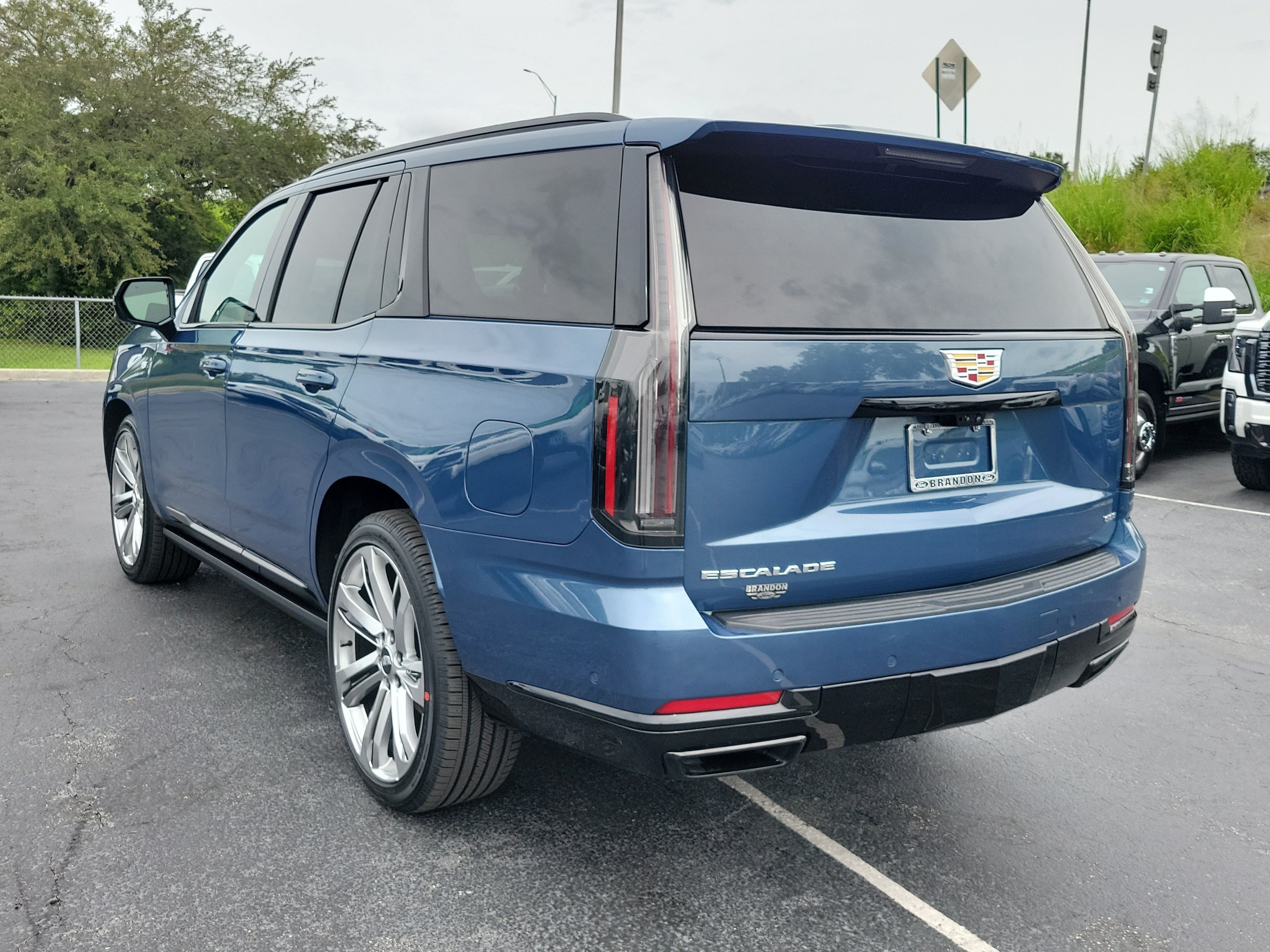 Used 2025 Cadillac Escalade Sport Platinum AWD/4WD image 7