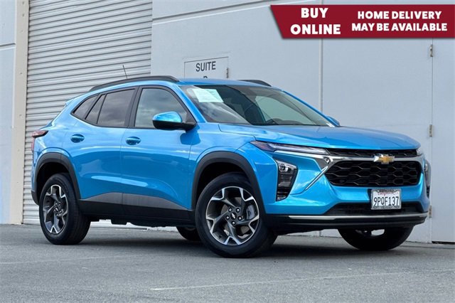 Used 2025 Chevrolet Trax LT w/ Driver Confidence Package image 1