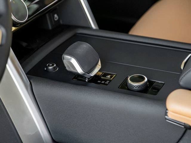 New 2025 Land Rover Discovery Metropolitan Edition AWD/4WD image 19