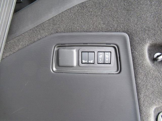Certified 2026 Cadillac Escalade Platinum Sport w/ LPO, ONYX Package AWD/4WD image 38