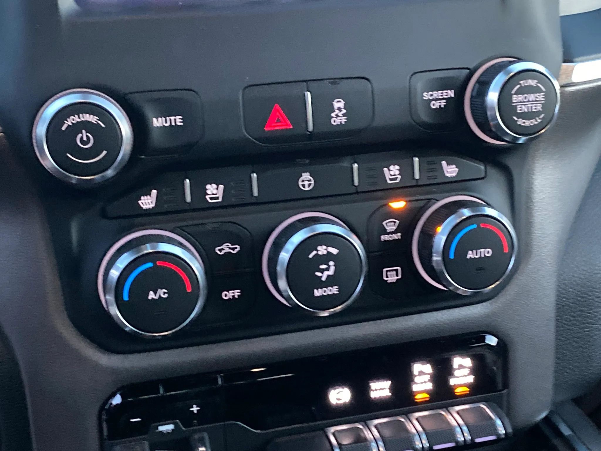 Used 2021 RAM 3500 Laramie w/ Night Edition image 16