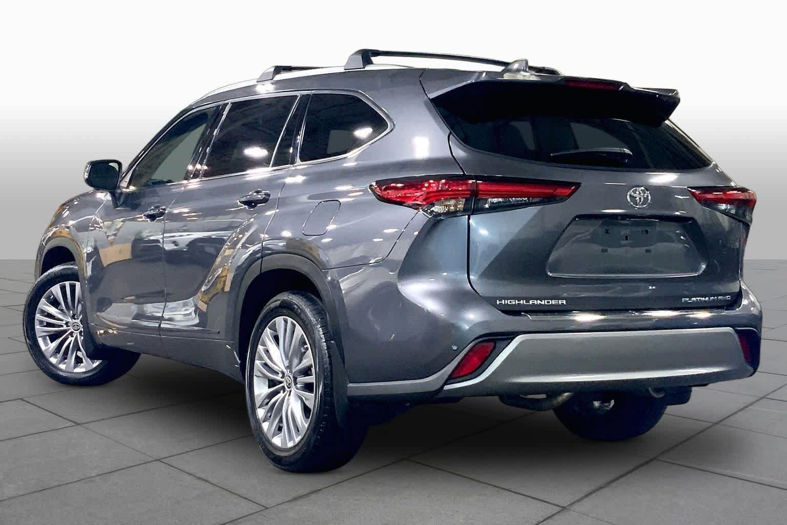 Used 2023 Toyota Highlander Platinum AWD/4WD image 12