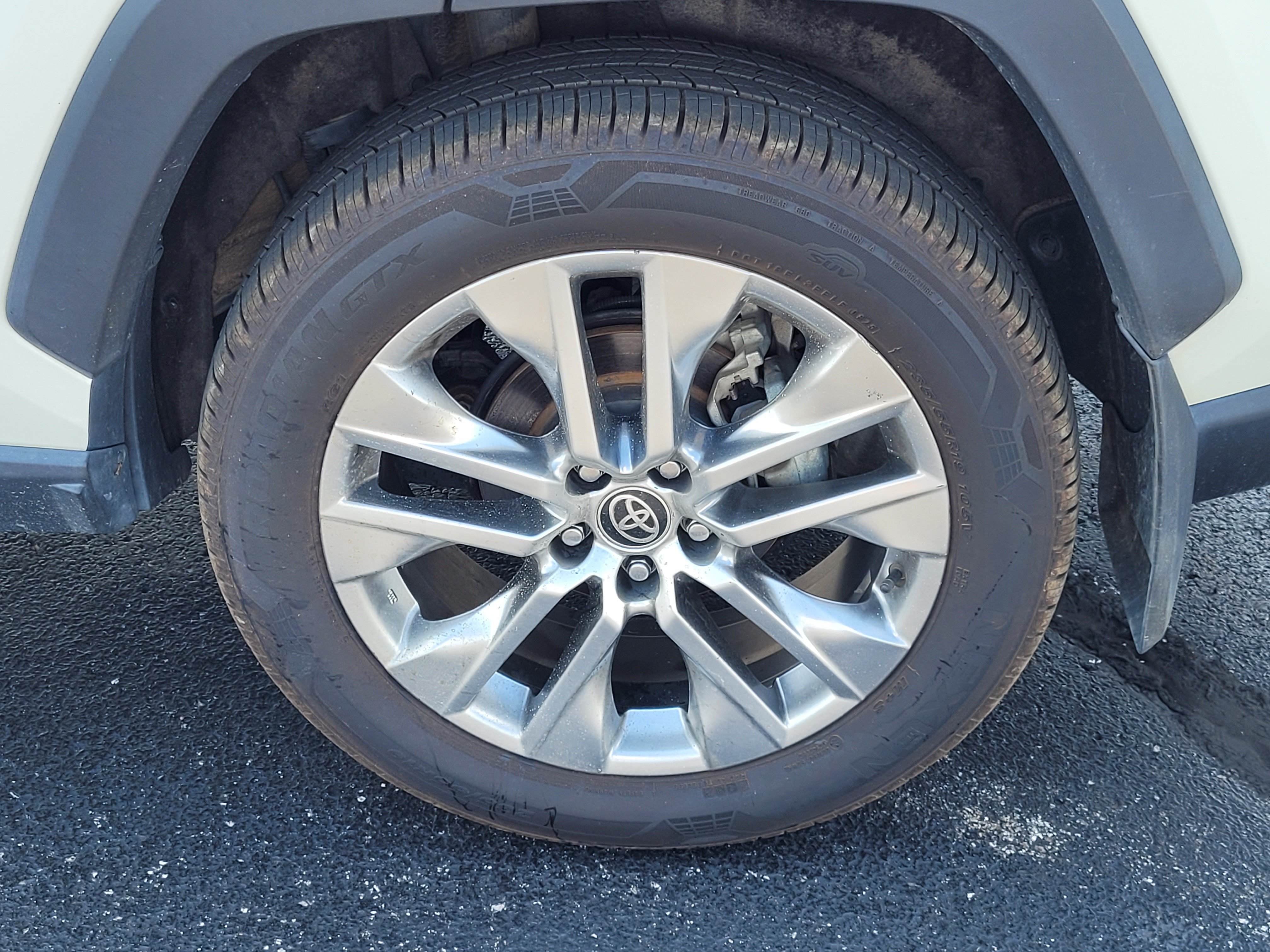Used 2021 Toyota RAV4 XLE Premium FWD image 10