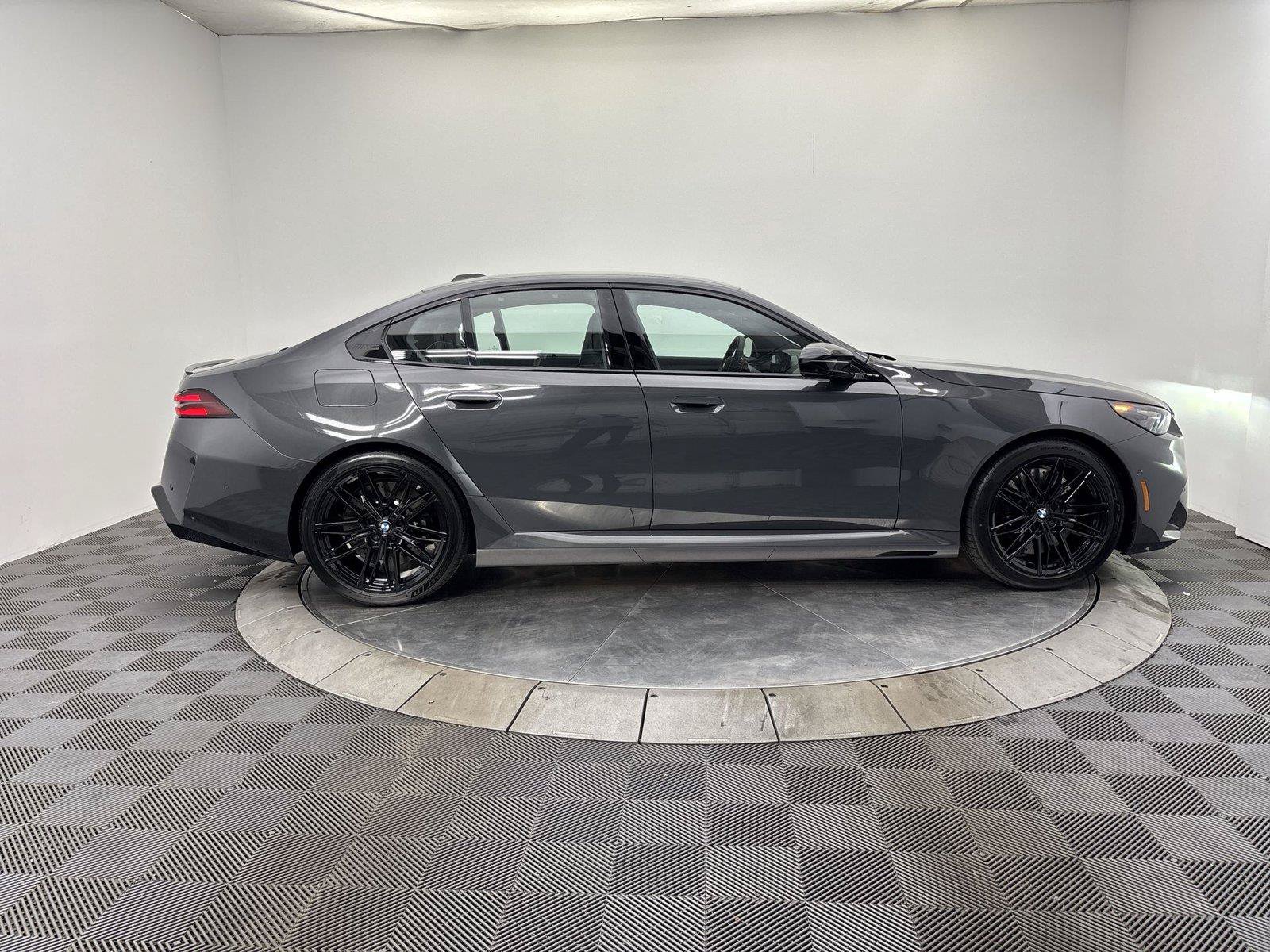 New 2027 BMW M5 w/ Executive Package AWD/4WD image 16