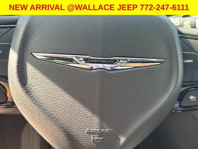 Used 2023 Chrysler Pacifica Touring-L w/ S Appearance Package AWD/4WD image 17