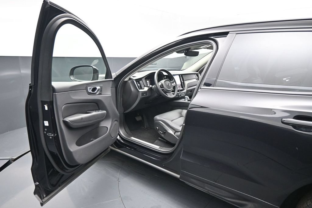Used 2025 Volvo XC60 B5 Plus AWD/4WD image 8