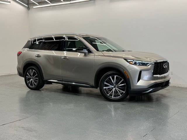 Used 2023 INFINITI QX60 Sensory AWD/4WD image 2