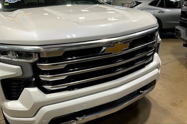 Certified 2025 Chevrolet Silverado 1500 High Country w/ Technology Package AWD/4WD image 30