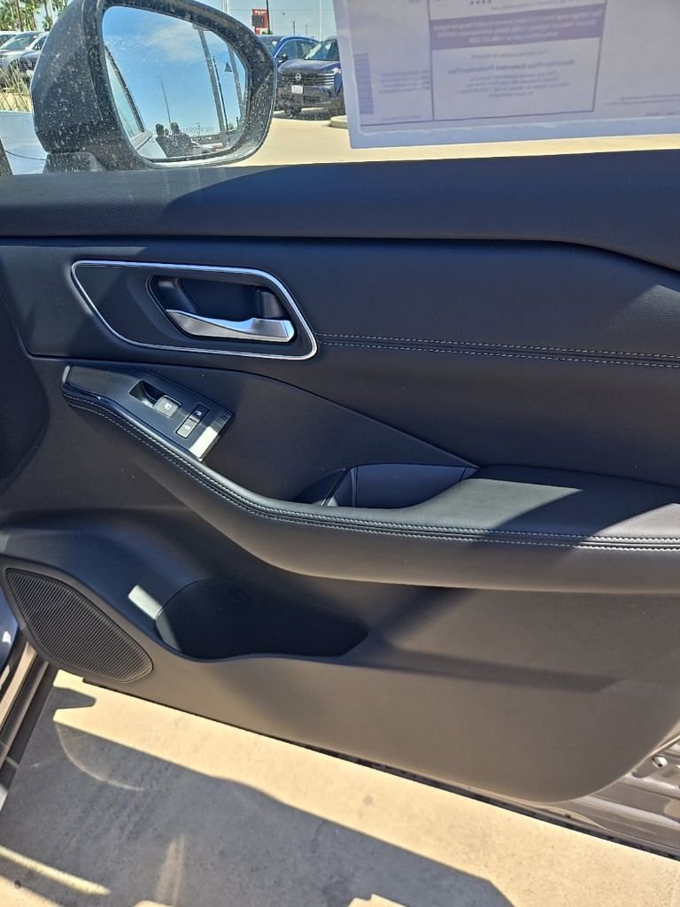 New 2026 Nissan Rogue Platinum w/ Platinum Premium Package image 11