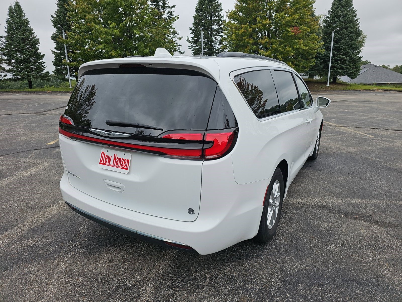 Used 2022 Chrysler Pacifica Touring-L FWD image 6