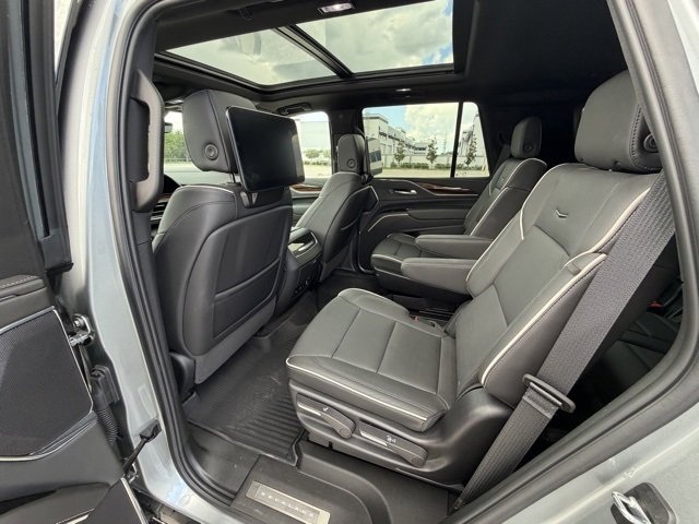Used 2024 Cadillac Escalade Premium Luxury image 6