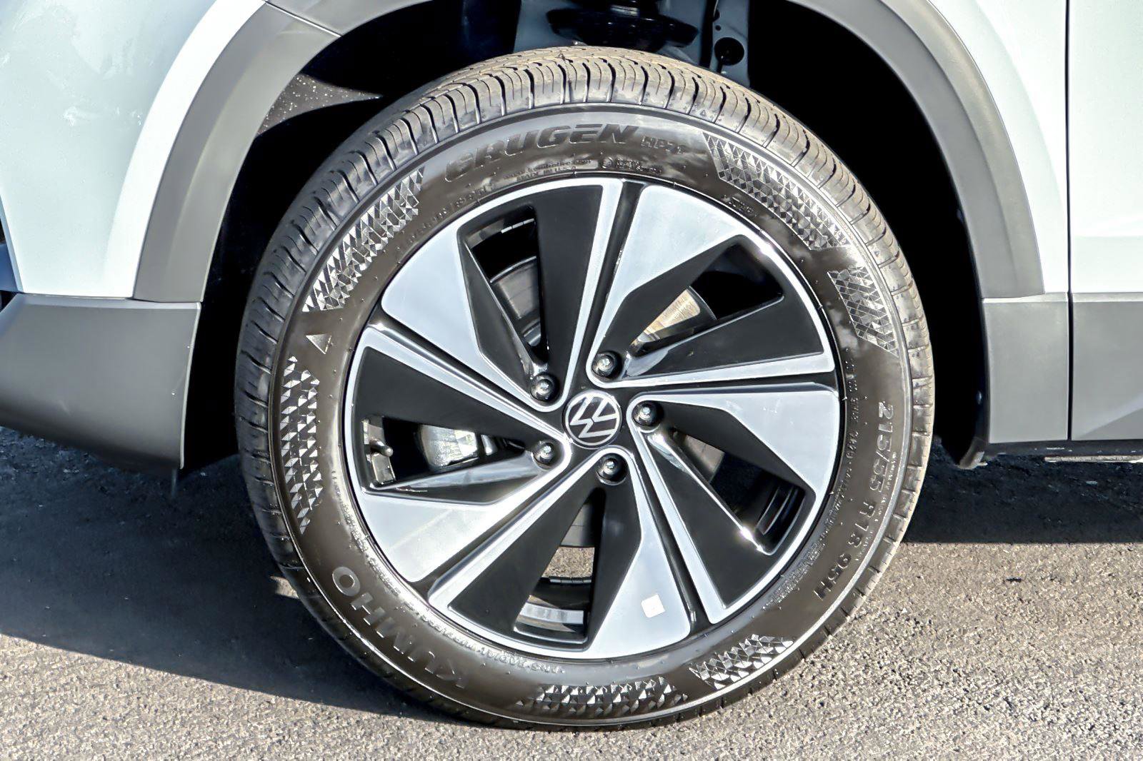 New 2026 Volkswagen Taos SE AWD/4WD image 24