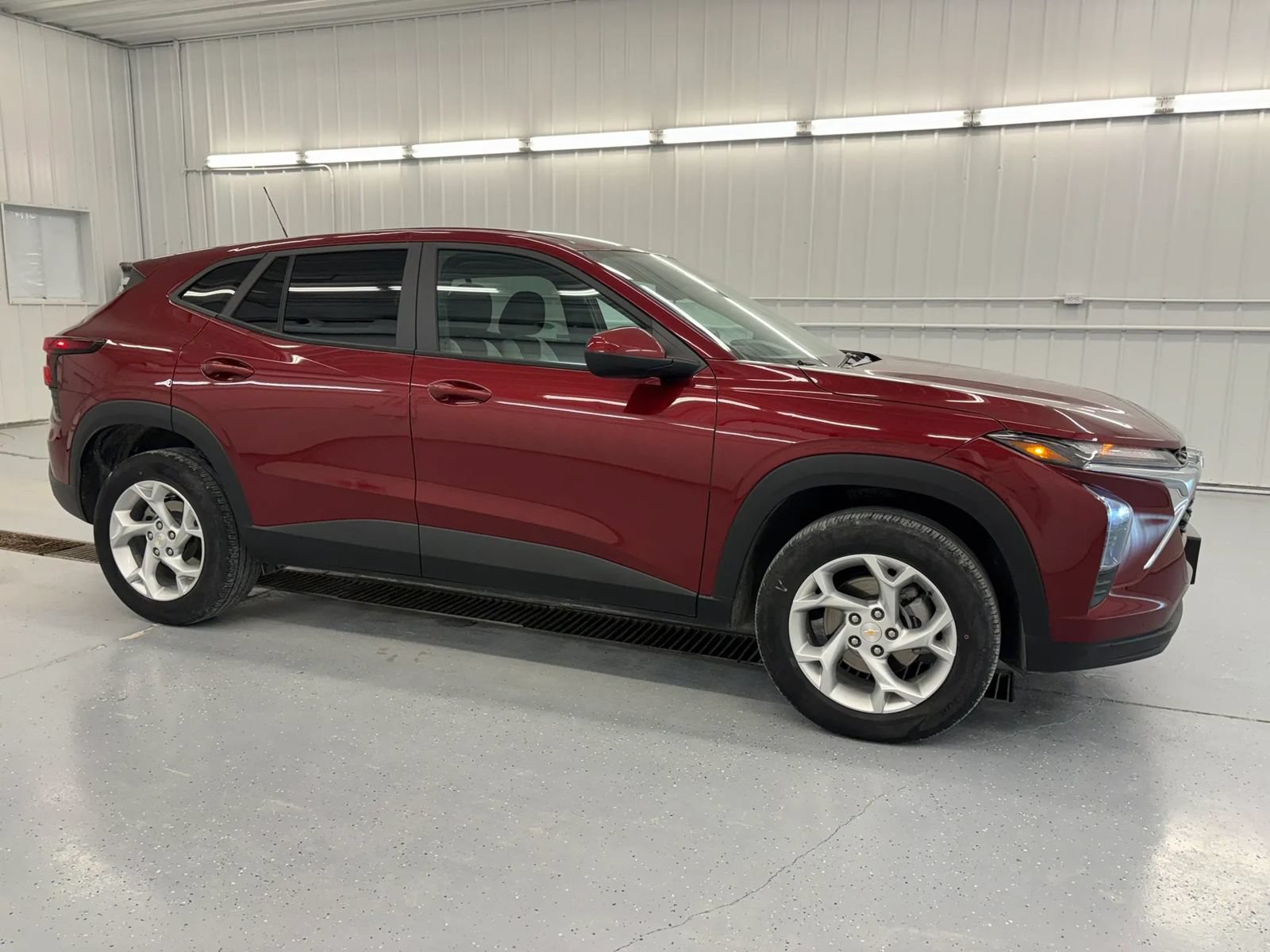 Used 2024 Chevrolet Trax LS w/ LS Convenience Package FWD image 1