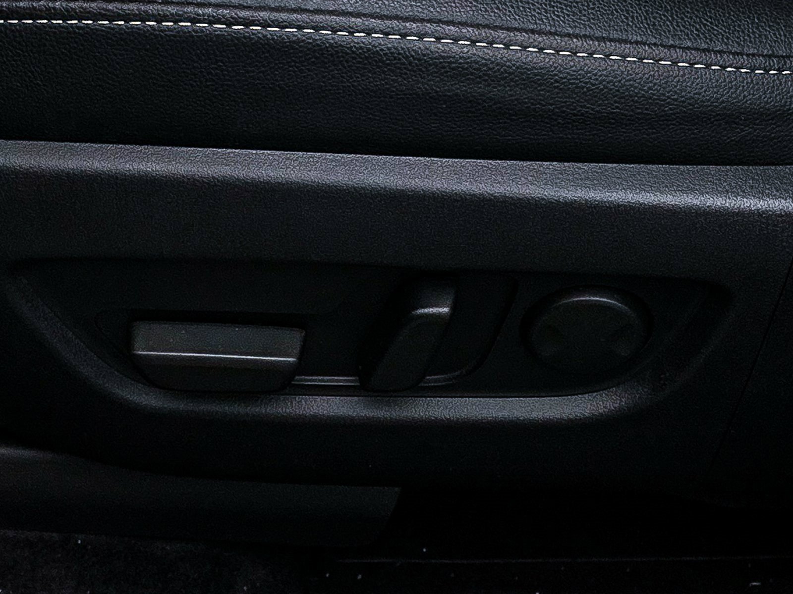 Certified 2025 MAZDA CX-70 Plug-In Hybrid w/ Premium Pkg image 18