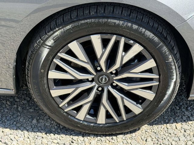 Used 2024 Nissan Altima 2.5 SV FWD image 9