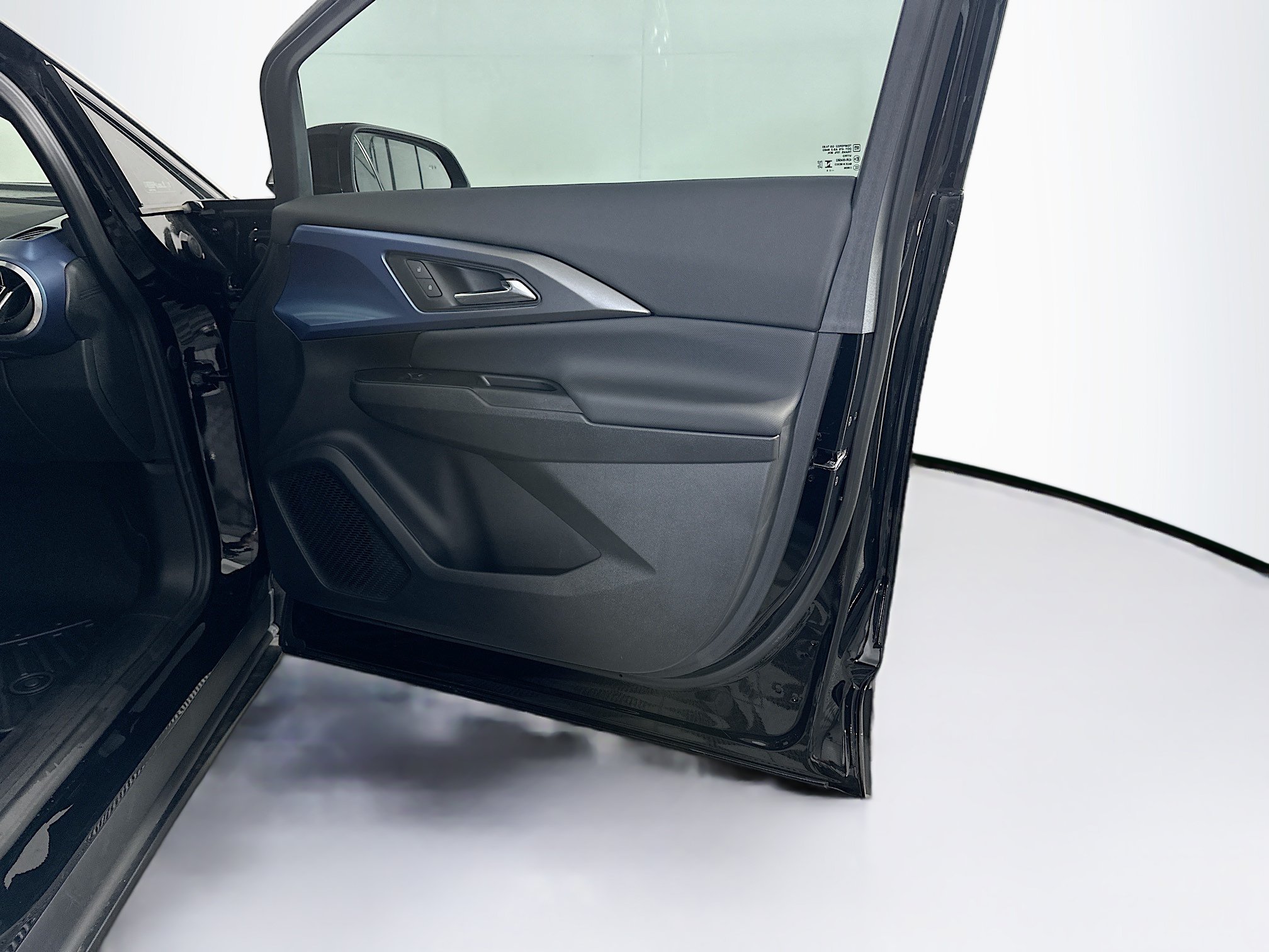 Used 2025 Chevrolet Equinox EV LT FWD image 34