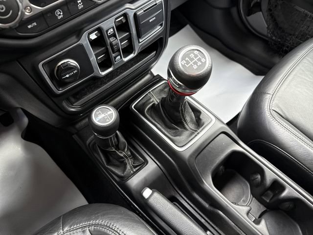 Used 2018 Jeep Wrangler Unlimited Sahara AWD/4WD image 36