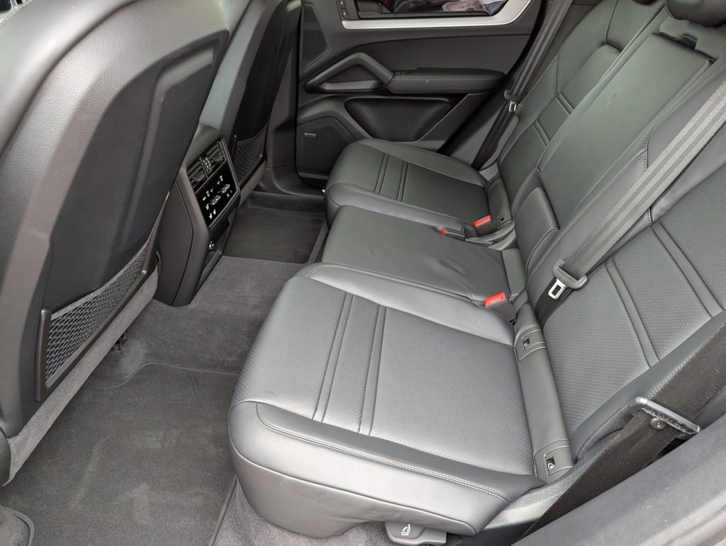 Certified 2025 Porsche Cayenne Coupe image 22
