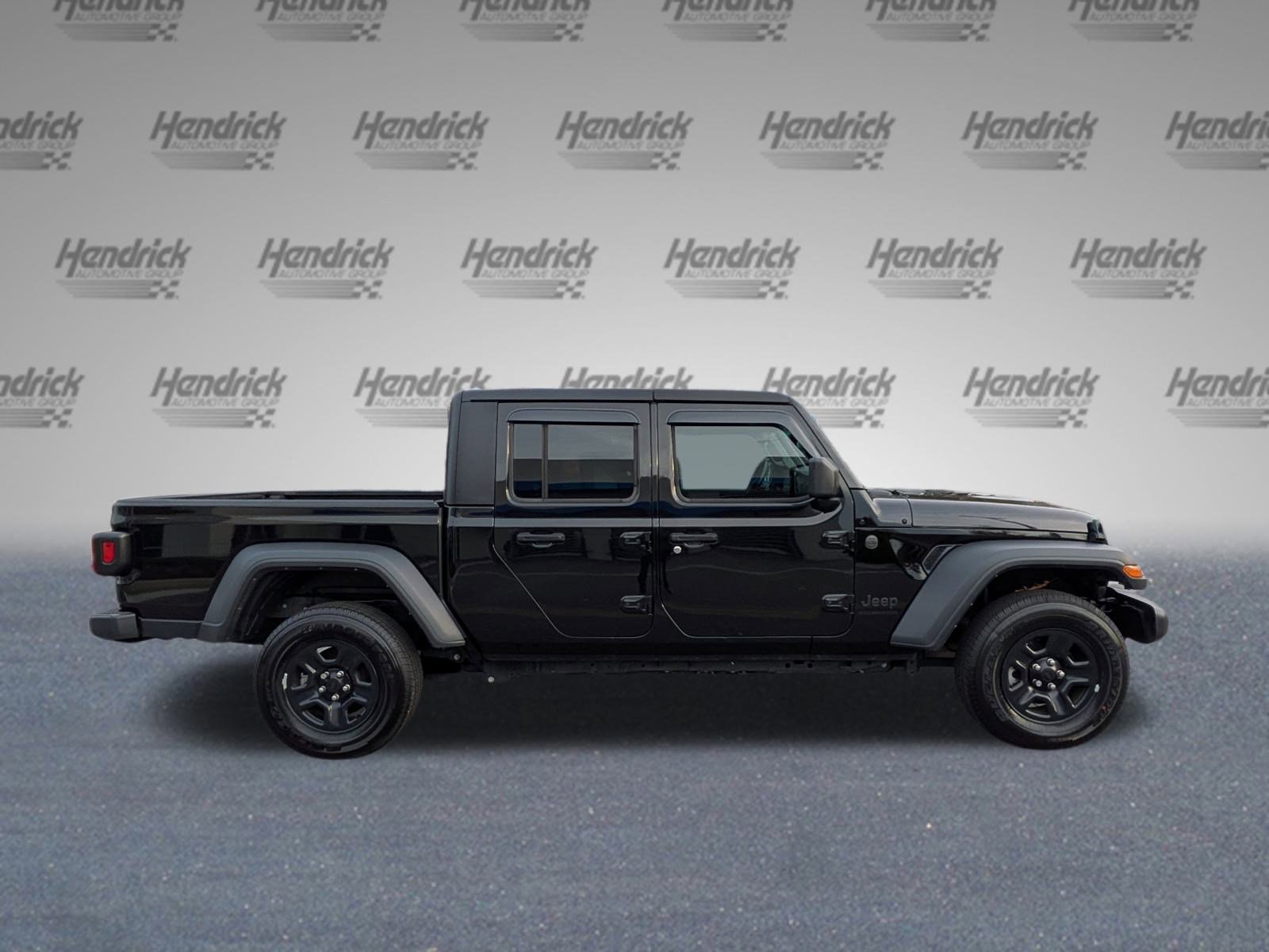 Used 2024 Jeep Gladiator Sport image 3