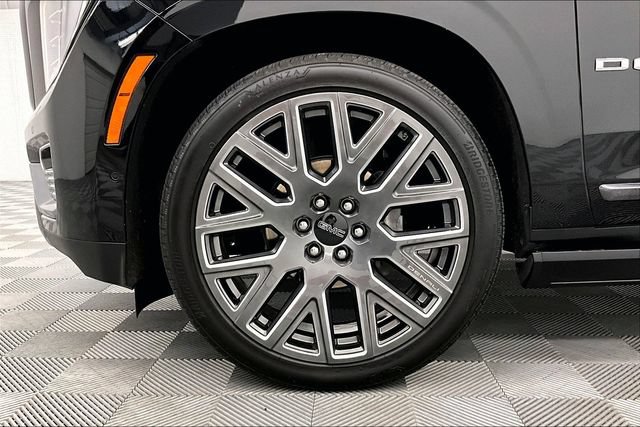 Used 2025 GMC Yukon XL Denali Ultimate w/ LPO, Floor Liner Package AWD/4WD image 10