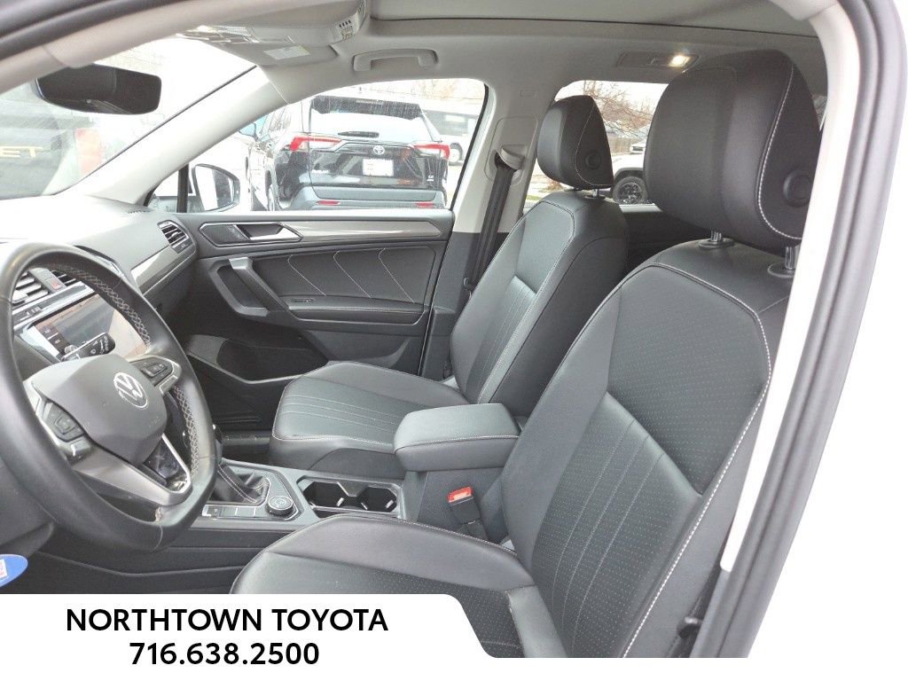 Used 2022 Volkswagen Tiguan SE w/ Panoramic Sunroof Package image 13