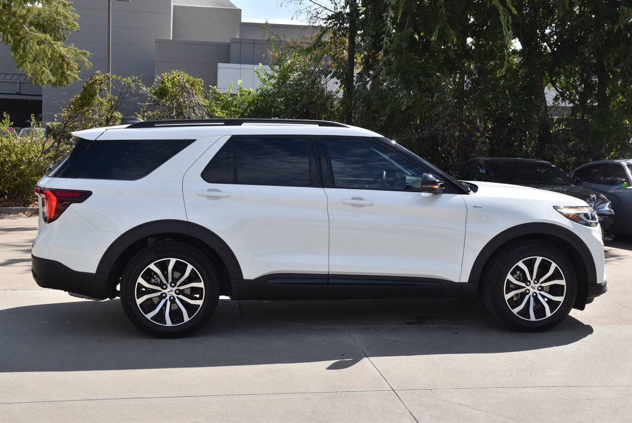 Certified 2025 Ford Explorer ST-Line RWD image 6