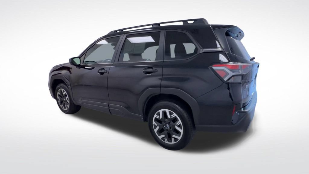 Used 2025 Subaru Forester Premium AWD/4WD image 6