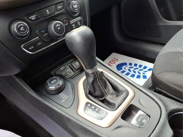 Used 2015 Jeep Cherokee Latitude image 17