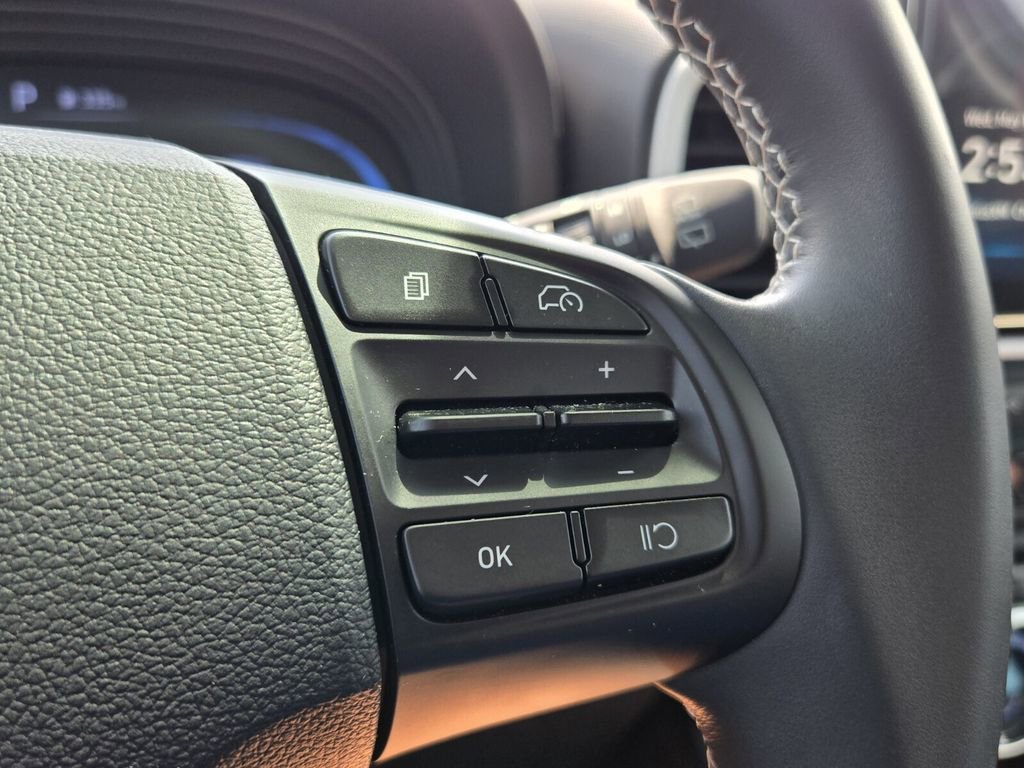 Certified 2024 Hyundai Venue Limited FWD image 25