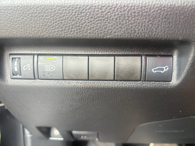Used 2021 Toyota RAV4 XLE w/ Convenience Package AWD/4WD image 18