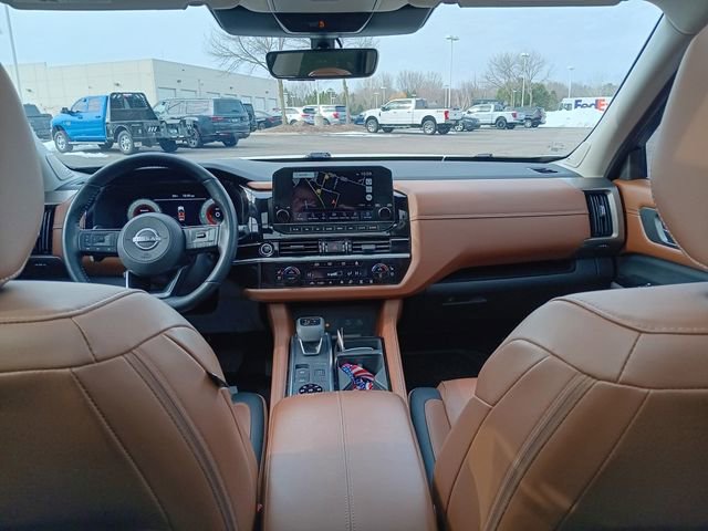 Used 2023 Nissan Pathfinder Platinum image 30