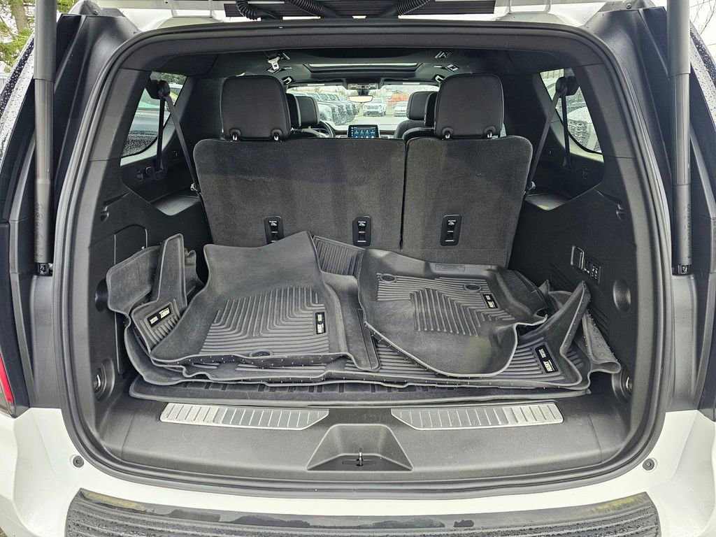 Used 2022 Chevrolet Suburban High Country image 14