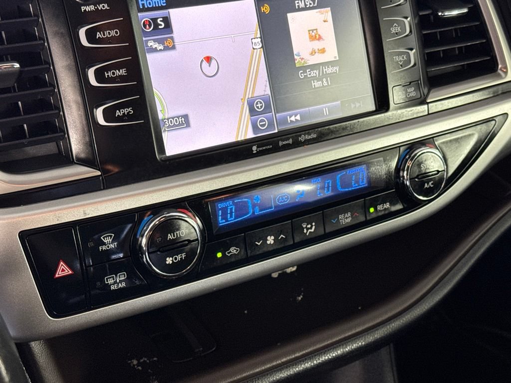 Used 2019 Toyota Highlander XLE AWD/4WD image 26