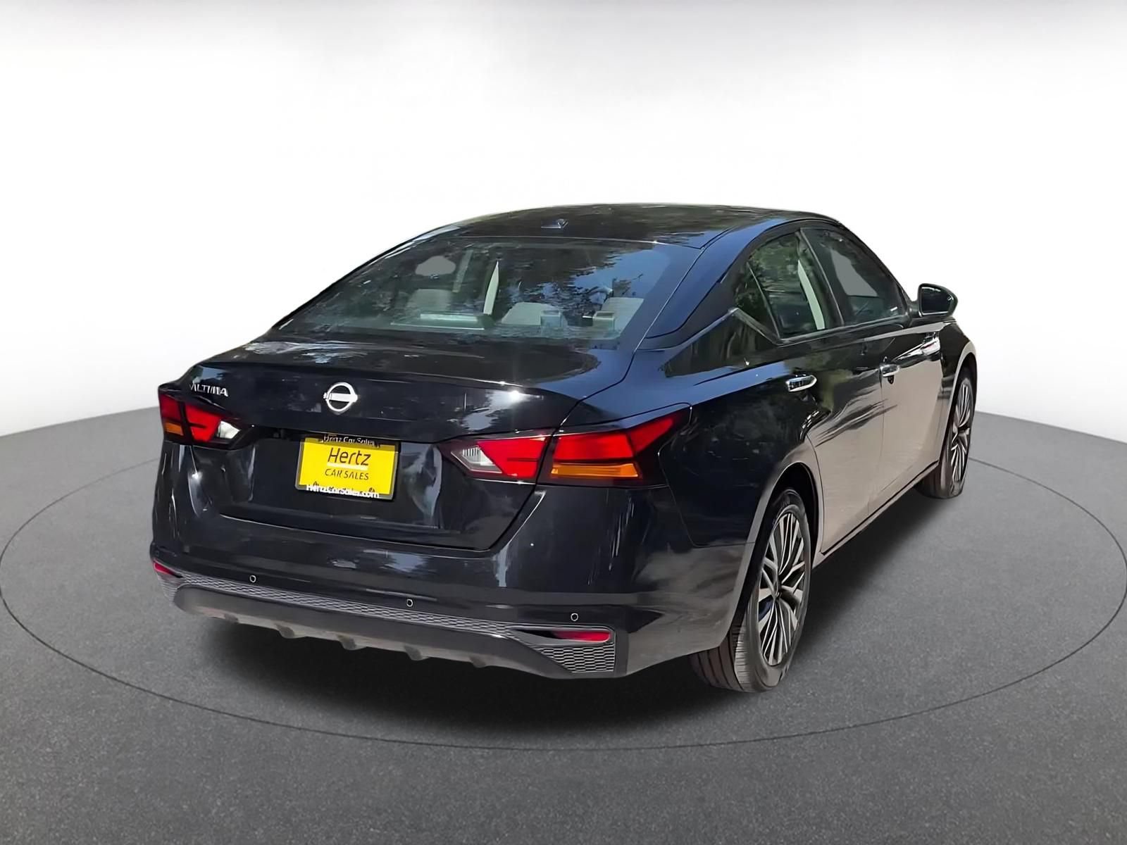 Used 2025 Nissan Altima 2.5 SV FWD image 11