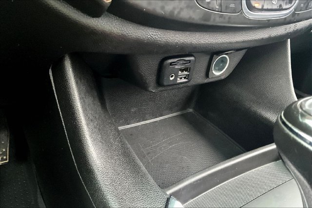 Used 2020 Chevrolet Traverse RS w/ LPO, Floor Liner Package AWD/4WD image 16