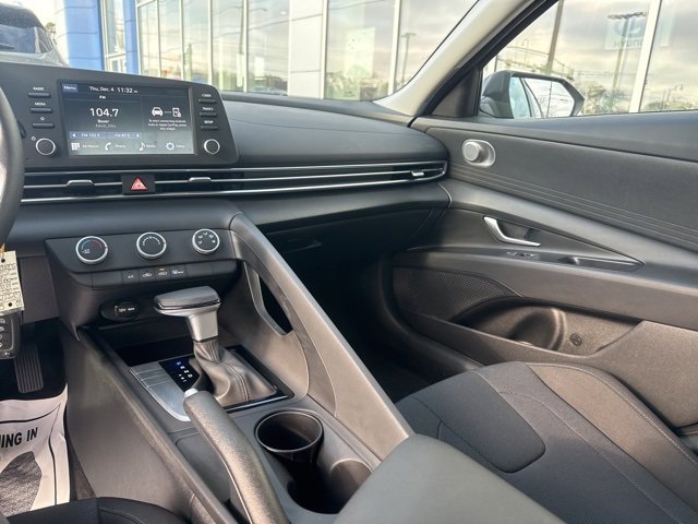 Certified 2025 Hyundai Elantra SE image 39