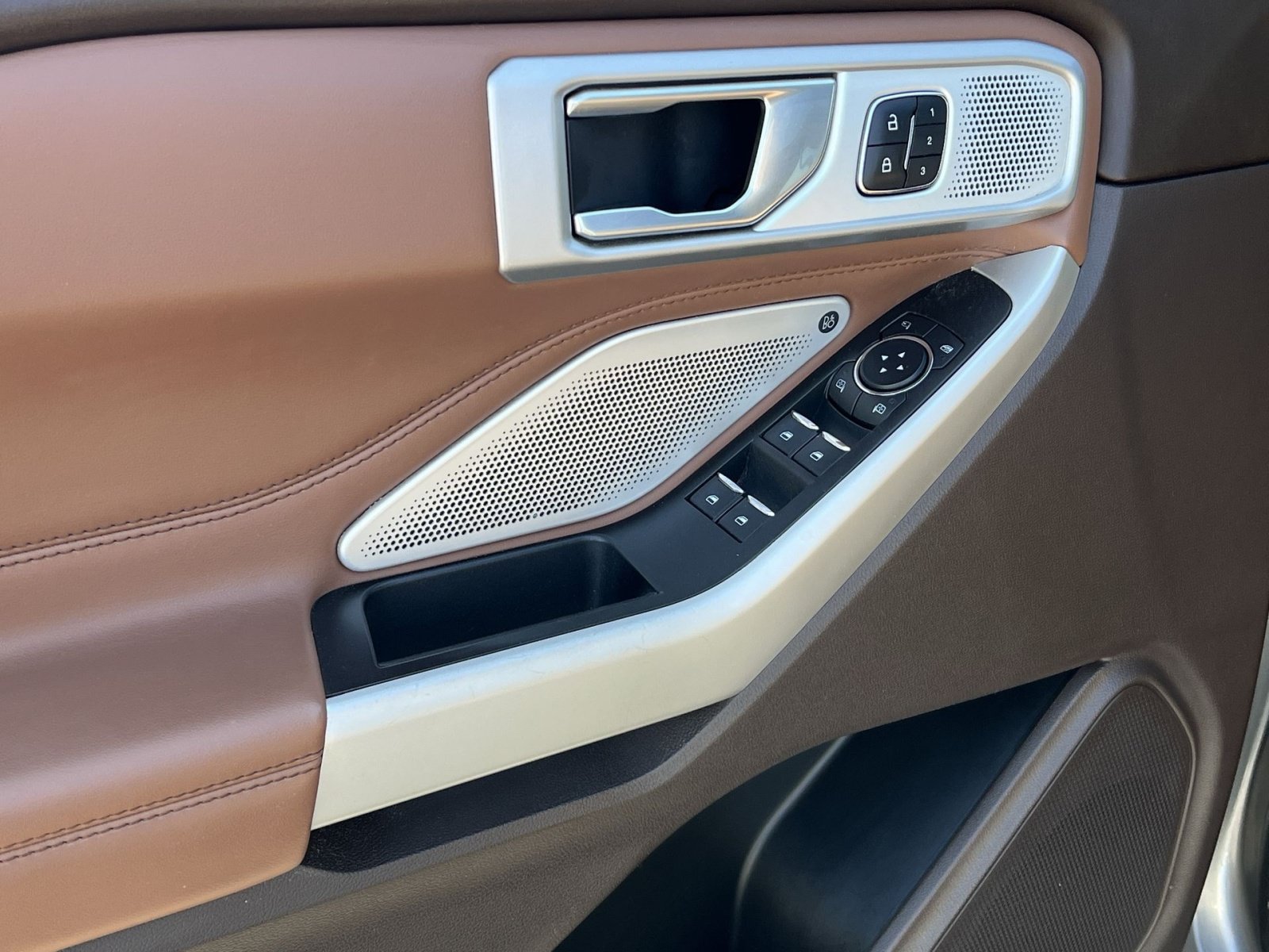 Used 2022 Ford Explorer King Ranch w/ Premium Technology Package AWD/4WD image 22