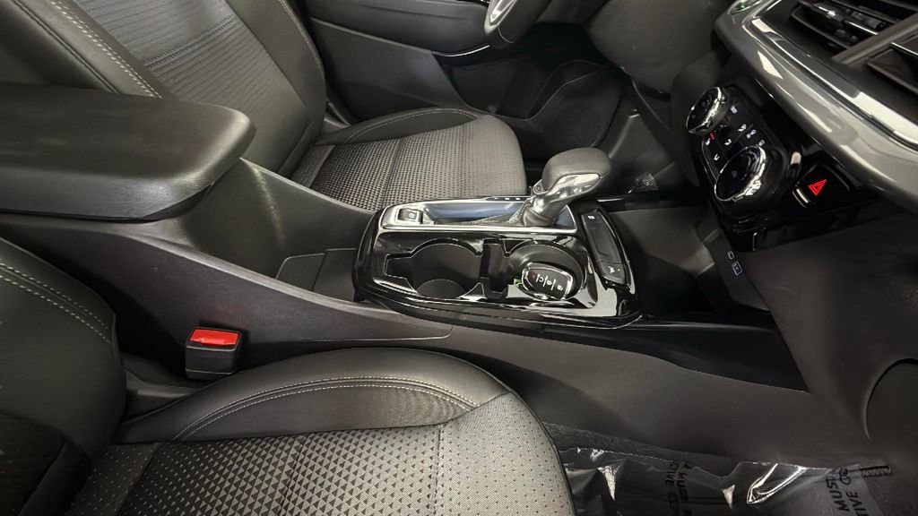 Certified 2024 Chevrolet Trax LT w/ LT Convenience Package image 33