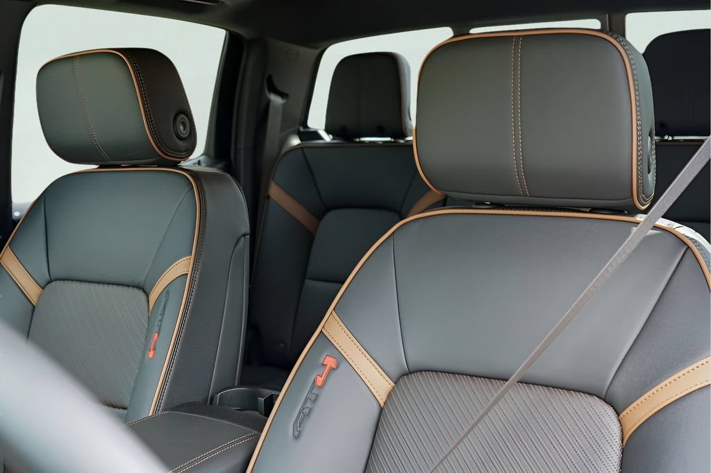 New 2026 GMC Canyon AT4 w/ Technology Plus Package AWD/4WD image 11