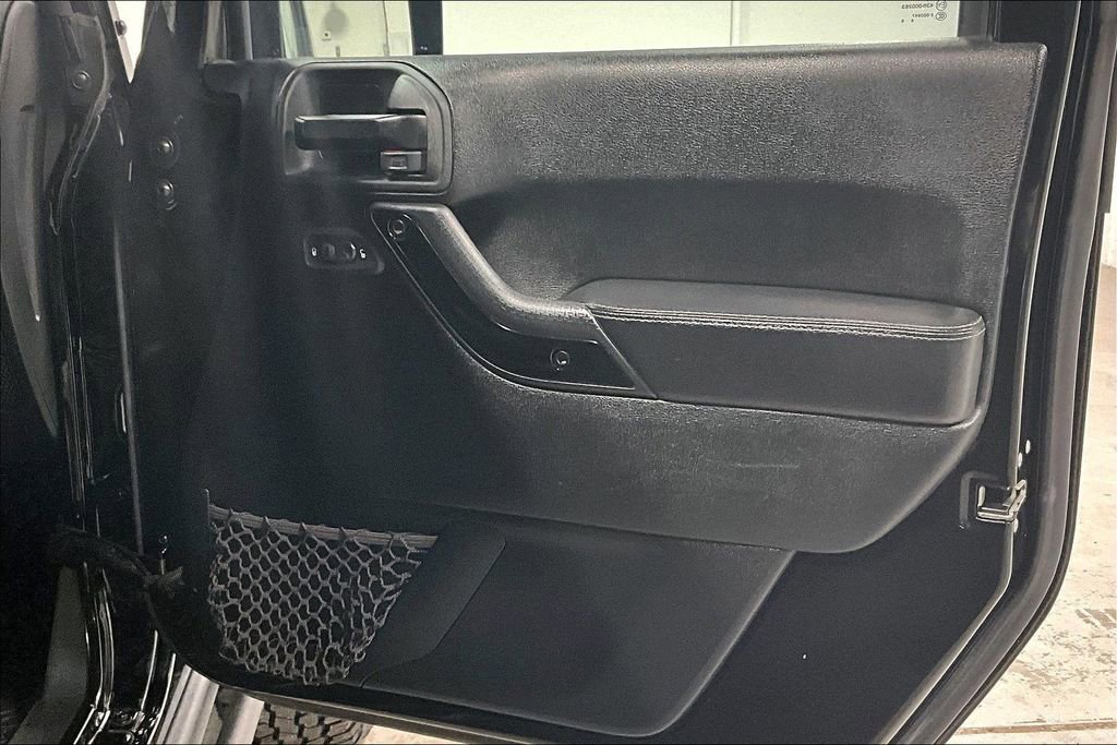 Used 2017 Jeep Wrangler Unlimited Sahara image 23