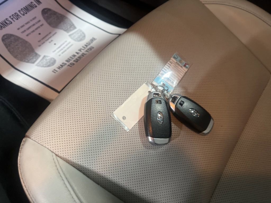 Used 2023 Hyundai Kona Limited image 16