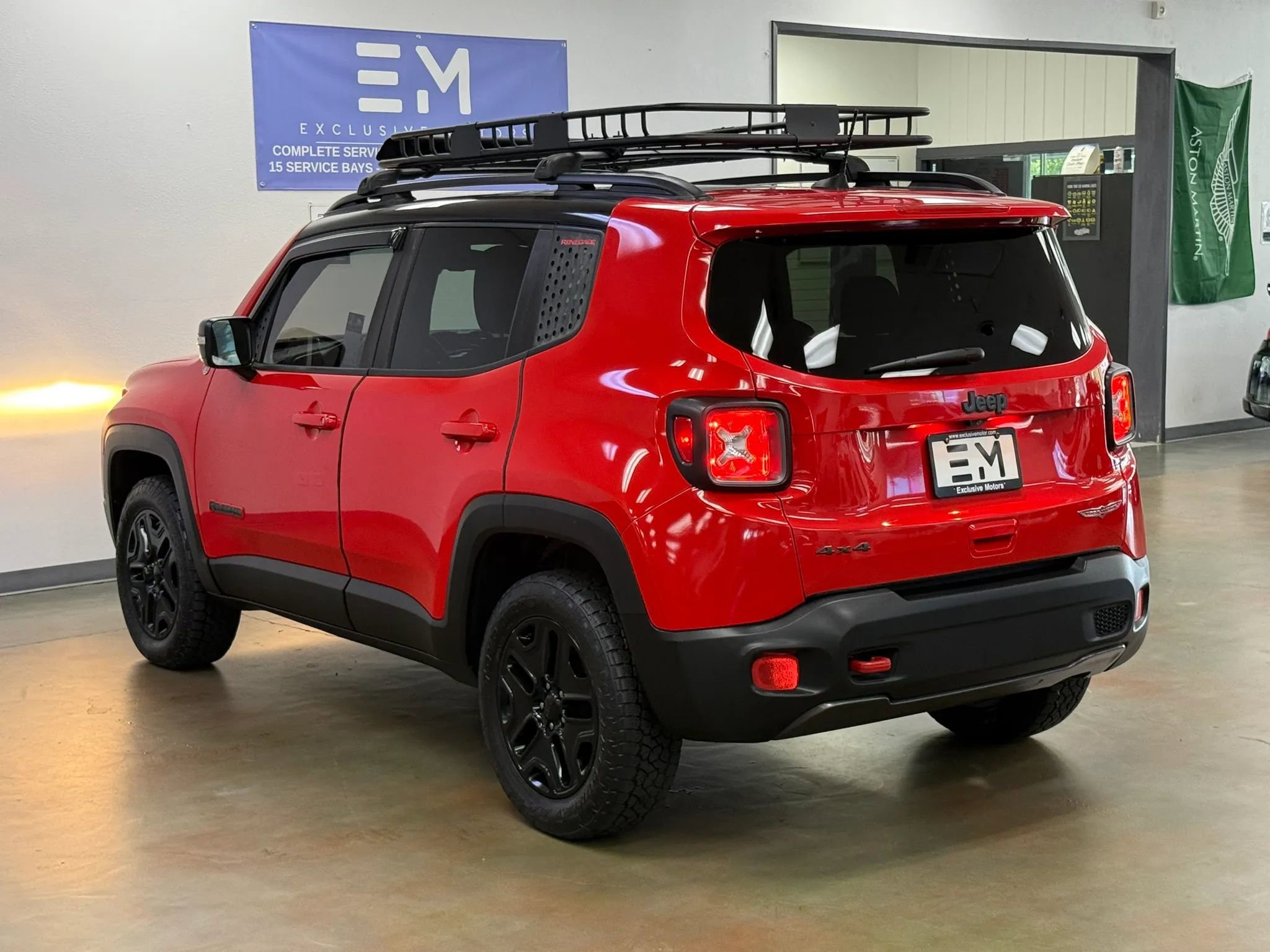 Used 2018 Jeep Renegade Trailhawk w/ UConnect 8.4 Nav Group image 5