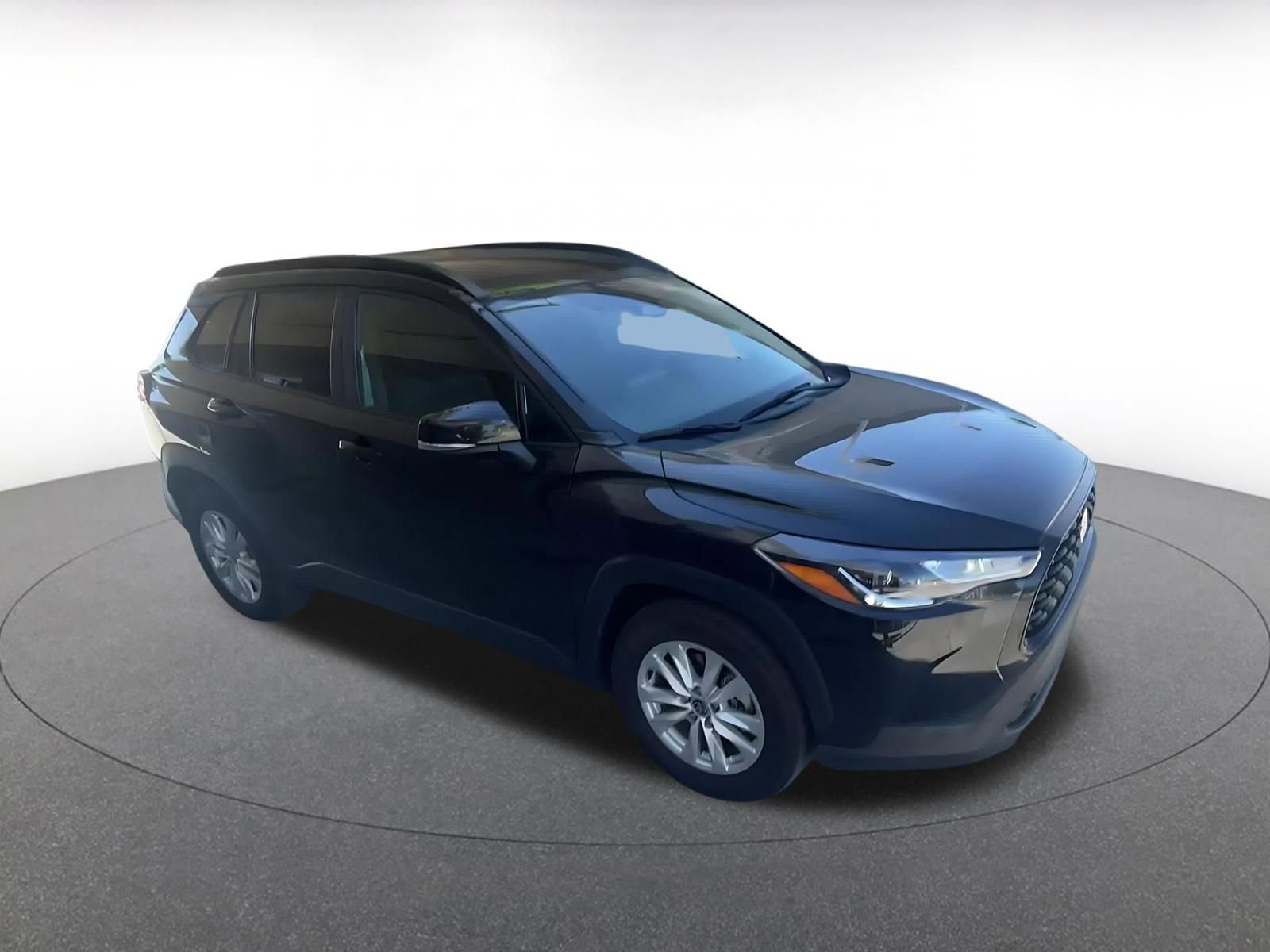 Used 2025 Toyota Corolla Cross LE video 2