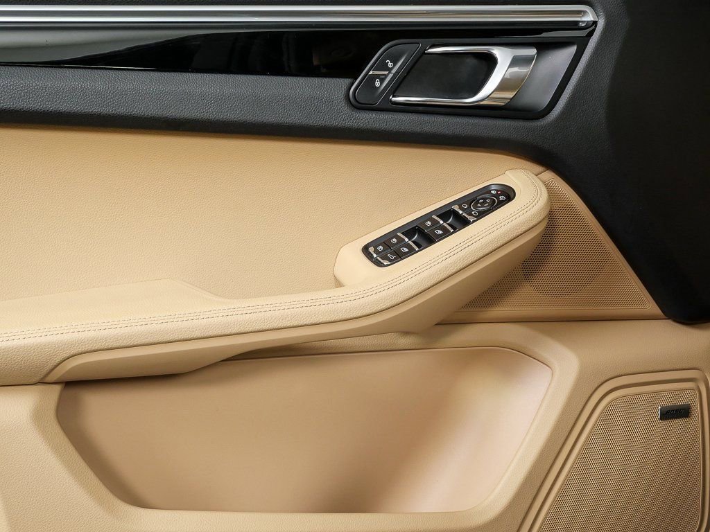 Used 2017 Porsche Macan AWD image 6