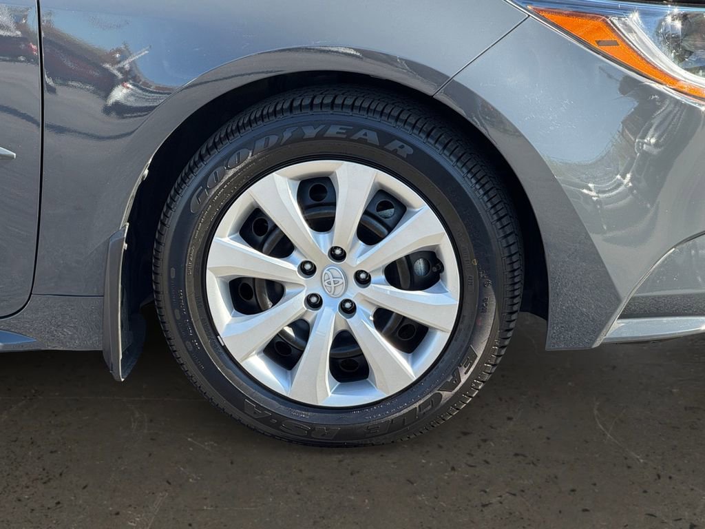 Used 2025 Toyota Corolla LE image 9